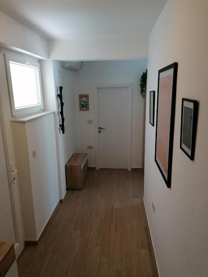 Sing Apartment *